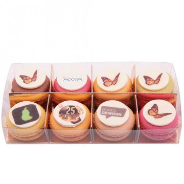 8 macarons de Paris avec logo en boite transparente (à partir de 5 boites)