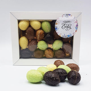 Gevulde paaseitjes in luxe wit doosje Brievenbuspost - Macaronstore.nl